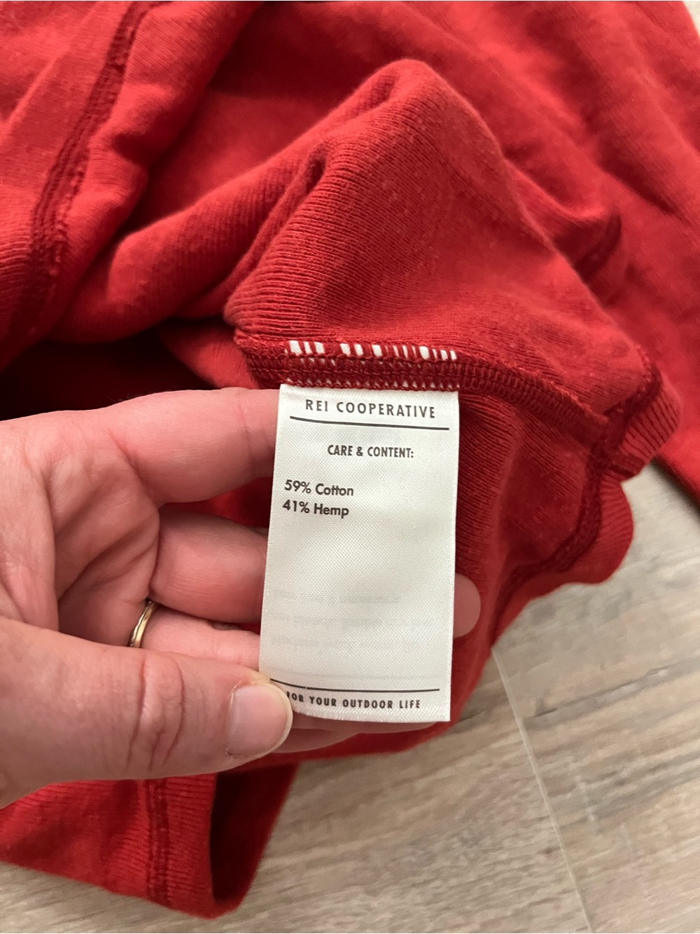 NWT REI Women’s Farlands Long Sleeve Henley Red Cascades - Size Medium - Picture 5 of 7